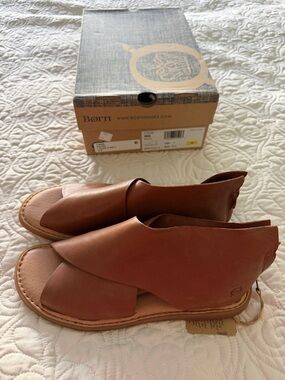 Born Leather Crossover Open-Toe Sandals in Cognac